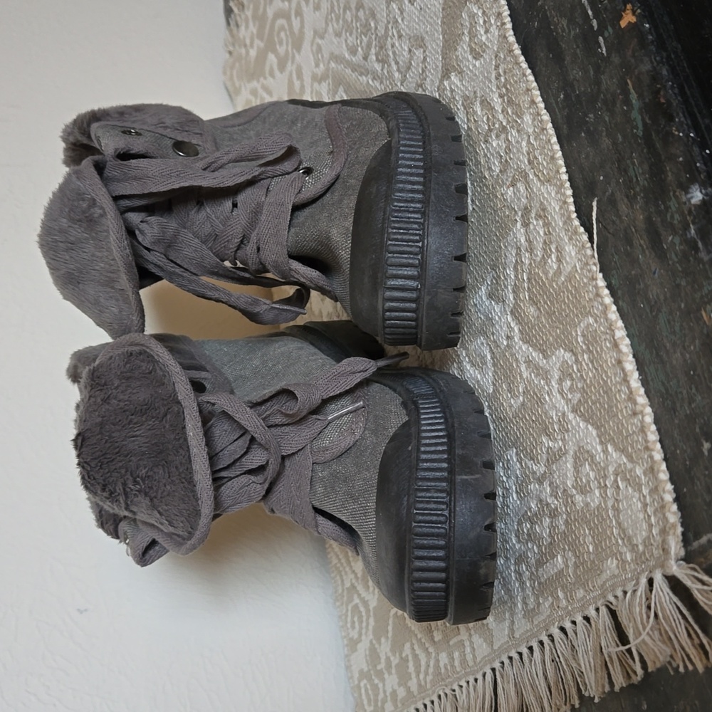 Very G Canvas Gray boot